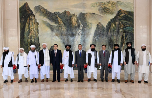王毅会见阿富汗塔利班政治委员会负责人巴拉达尔— 中华人民共和国外交部