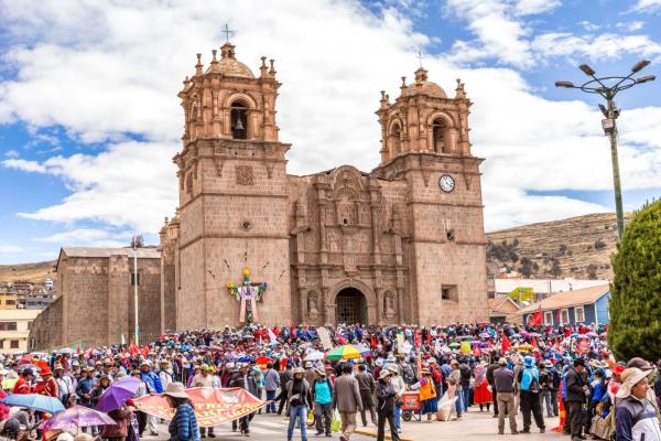 1-Peru-Uros-puno-cathedral.jpg