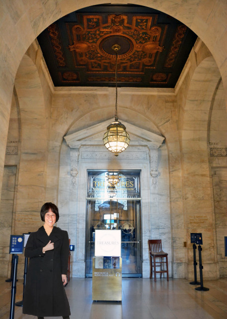2024-04-06_Hallway behind the Entrance Lobby w Chandelier-10001.JPG