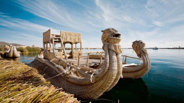 33-芦苇船-的的喀喀湖.jpg