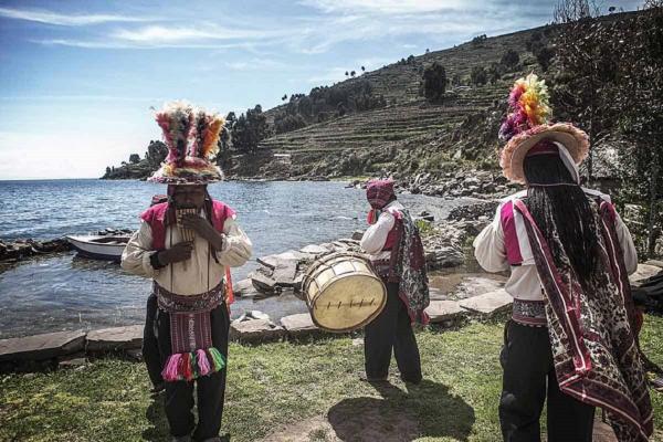 5-taquile-island-当地传统乐器.jpg