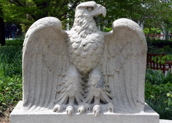 2024-04-27_Statue_8 Identical Eagles Carved Granite Birds once Decorated a Bridge in Brooklyn0001.JPG
