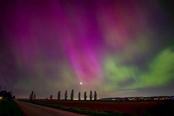 8The night sky is lit up by the aurora borealis, seen in this long-exposure photo taken on Friday in Surrey, BC.jpg