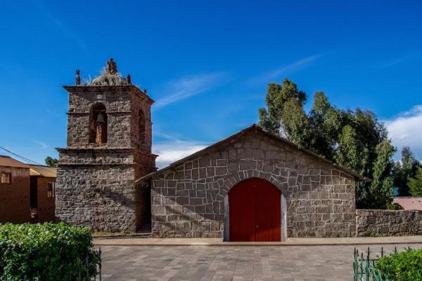 1-ż Ļ ڽ-adobe church.jpg