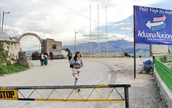 2-Kasani_Bolivia-Border_Crossing-Lake_Titicaca.jpg
