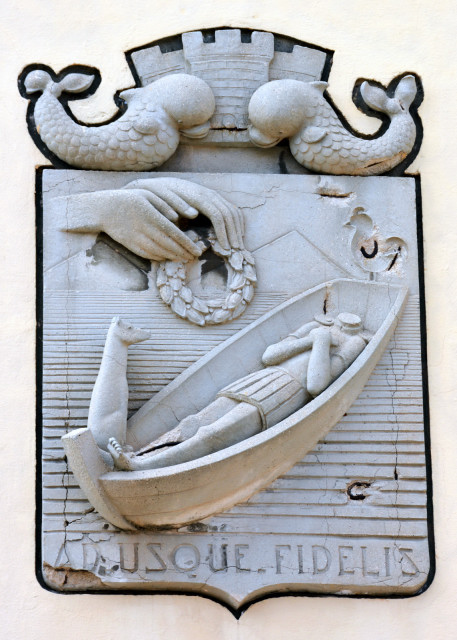2024-06-02_Town Emblem w Latin Inscription about Faithful Till the End w a Boat Containing Headless Body of the Martyr St Torpes_ Dog_ Rooster_ & Hands Holding Garland0001.JPG
