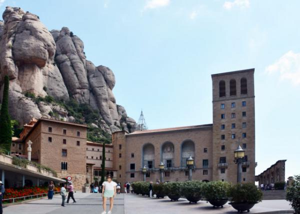 2024-06-03_Santa Maria de Montserrat Abbey w New Façade_ Work of Francesc Folguera-10001.JPG