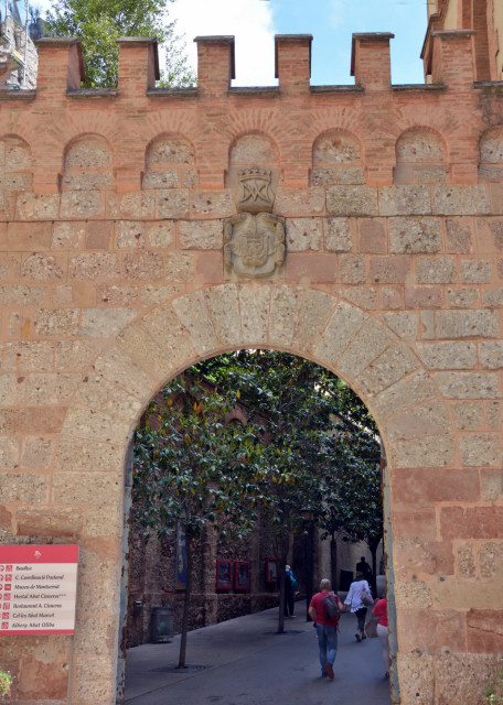2024-06-03_Entrance of Santa Maria de Montserrat Abbey0001.JPG