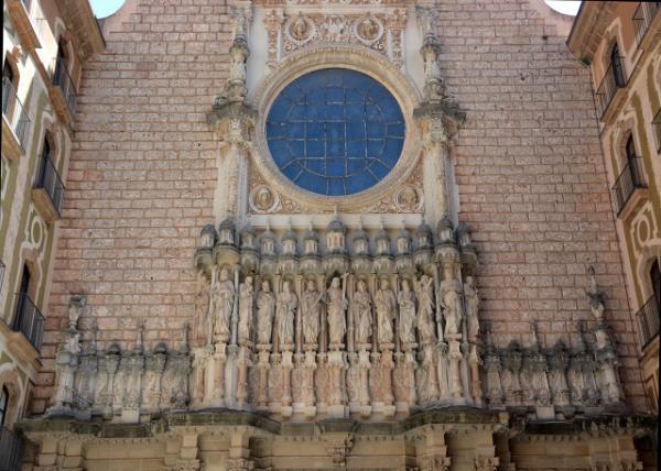 2024-06-03_01_Basilica of Montserrat_Christ and the Apostles on Plateresque Revival Façade of the Basilica Built by Francisco de Paula del Villar y Carmona0001.JPG