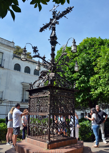 2024-06-05_Plaze de San Cruz_Cross of the Serpent in the Former Jewish Quarter of the Medieval City0001.JPG