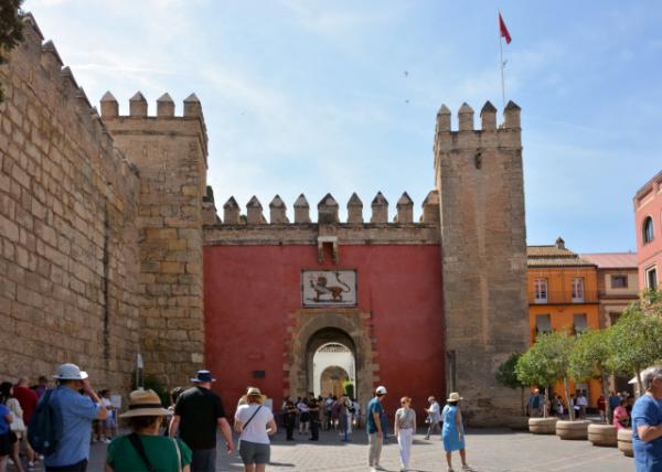 2024-06-05_01_Puerta del León or Lion's Gate_ the Main Entrance to Formerly the Site of the Islamic-Era Citadel of the City from the 10th Century0001.JPG