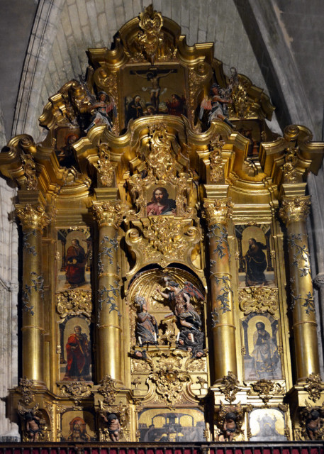 2024-06-05_18_Altarpiece of Annunciation Relief in Neoclassical Style @ a Ornate Gold Prayer Area-20001.JPG