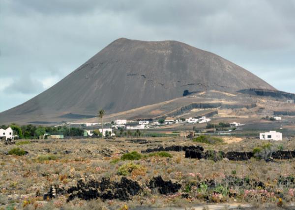 2024-06-08_12_Monte Corona Erupted around 21_000 Years Ago & Covered in a Large Area of the Northeast of the Island w Lava0001.JPG