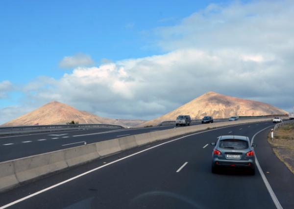 2024-06-08_01_Hwy to Timanfaya Volcanic NP0001.JPG