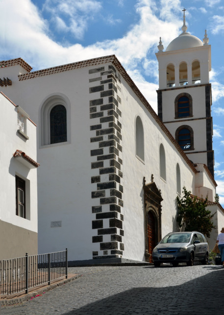 2024-06-09_10_Church of Santa Ana w Facade Combining Elements from Plateresque & Renaissance Architecture-10001.JPG