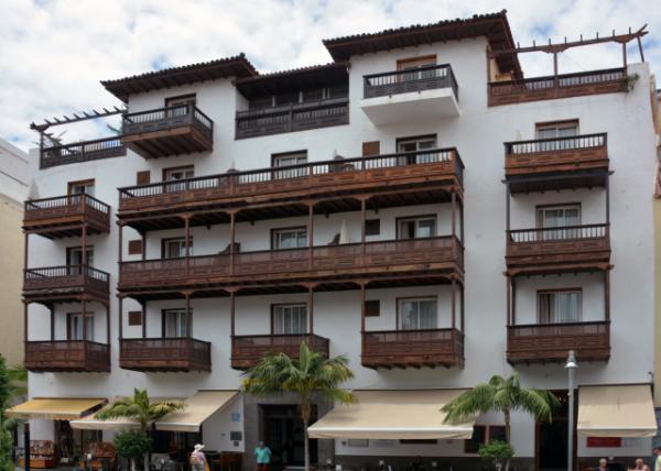 2024-06-09_35_Hotel Monopol_Façade w Canarian Wooden Balconies0001.JPG