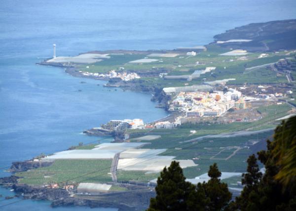 2024-06-10_01_Salt Flats of Fuencaliente & the Old Lighthouse Survived the 1971 Eruption on the Coast Tip Saved from Lava Flows running around it & out to Sea @.JPG