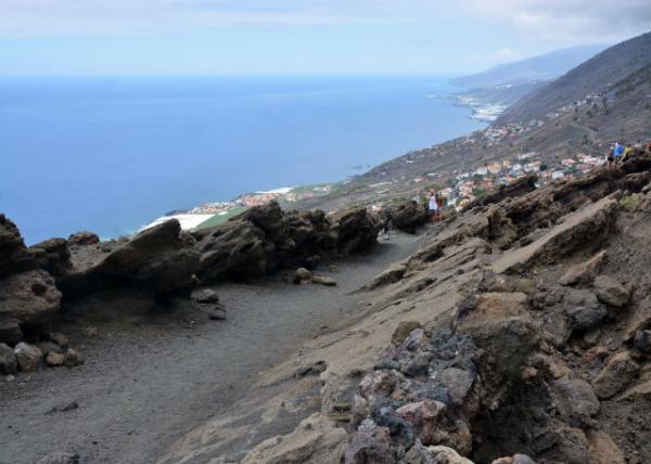 2024-06-10_03_Coastal Cliff through Ancient Volcanism Lost due to the Lava from San Antonio and Teneguia0001.JPG