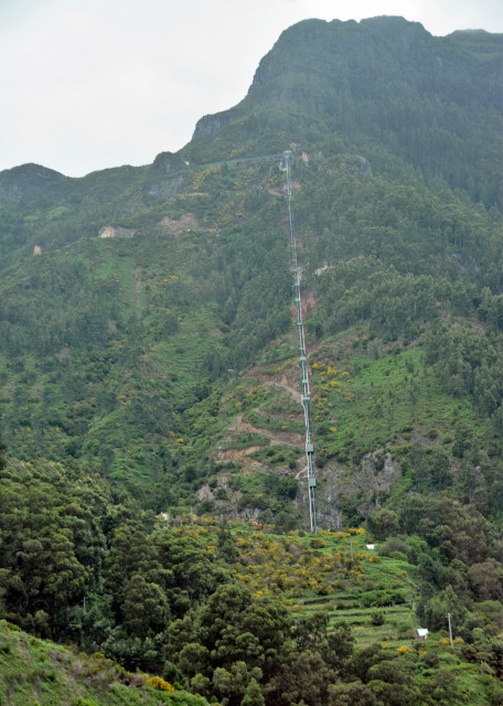 2024-06-11_70_Levada_ an Irrigation Channel or Aqueduct Specific to the Portuguese Atlantic Region of Madeira-Caldeirao Verde森林渡槽—绿火山口.JPG