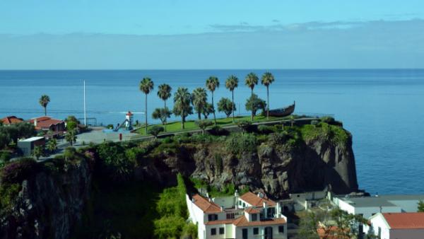 2024-06-11_35_View of Camara de Lobos beneath Ilhéu Gardens0001.JPG