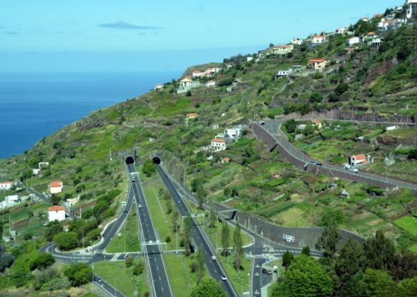 2024-06-11_64_Tnel da Quinta Grande_ One of the Numerous Tunnels along the Hwy VR 1 on Its Way through the Difficult Terrain of Cabo Girão-20001.JPG