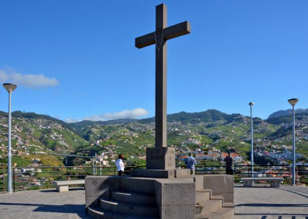 2024-06-11_47_Miradouro da Torre Viewpoint cross on C?mara de Lobos0001.JPG