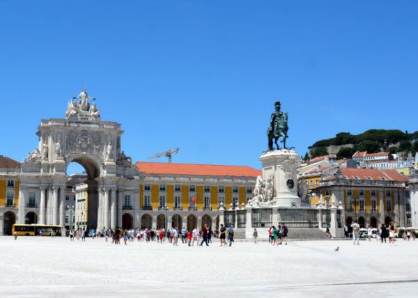 2024-06-13_115_Commerce Square Archway Marking the Entrance of the Modern City0001.JPG