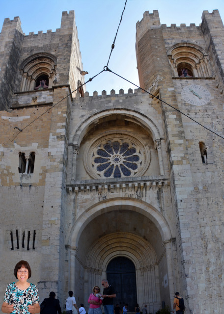 2024-06-13_12_Lisbon Cathedral in Romanesque, Gothic, & Baroque w Nave Covered by Barrel Vaulting & an Upper, Arched Gallery (Triforium)  Different Tracery Pa.JPG