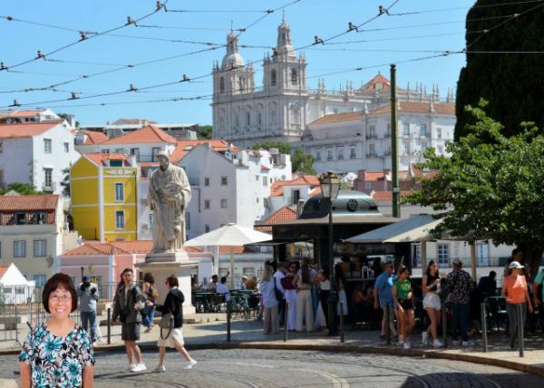 2024-06-13_18_Portas do Sol_ a Lookout Point over the Bairro de Alfama_ the Monastery of Saint Vincent_ the Pantheon_ and the River Tagus w Statue of Saint Vincent-10.JPG