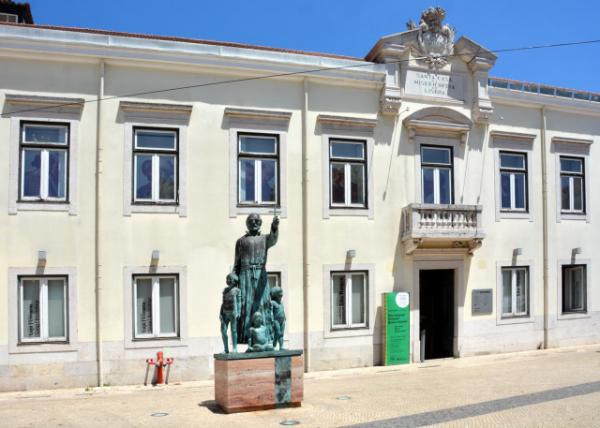 2024-06-13_79_Statue of Antnio Vieira in Front of Lisbon Holy House of Mercy @ Trindade Coelho Square0001.JPG