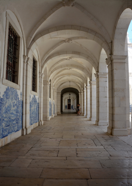 2024-06-13_Cloister Decorated w Azulejos Blue Tiles in Mannerist Architecture0001.JPG