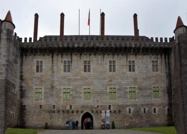 2024-06-14_10_Palace of the Dukes of Braganza w the Main Entrance & Ramp Showing the 2 Floors & Entrance0001.JPG