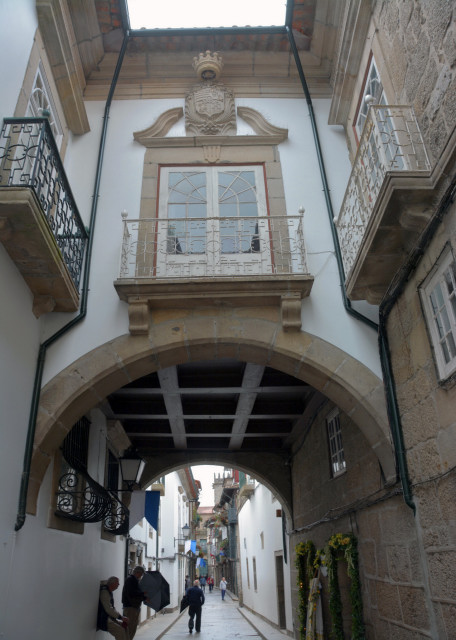 2024-06-14_24_Arch over Calle Santa Mara0001.JPG