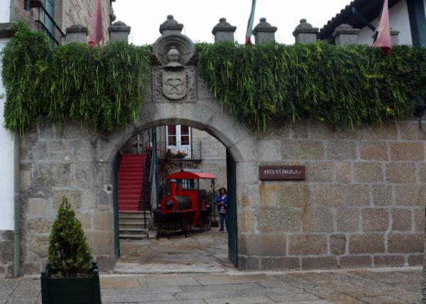 2024-06-14_56_Entrance to Palace Santiago or Museum Alberto Sampaio0001.JPG