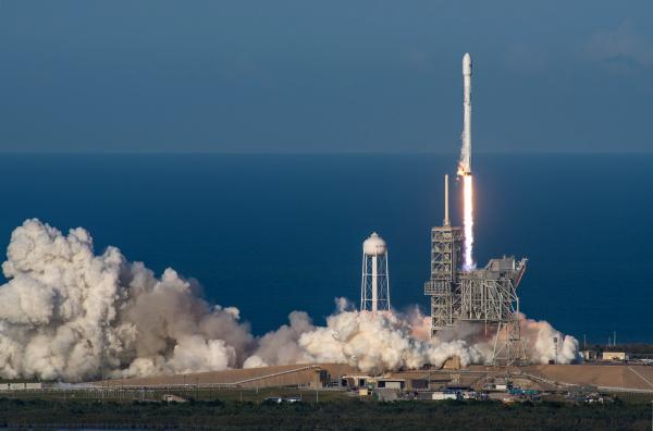 SES-10_Launch_-_world's_first_reflight_of_an_orbital_class_rocket_(33361035200).jpg