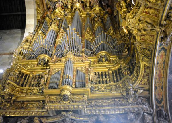 2024-06-14_152_Choir Beautifully Decorated w a Painted Ceiling & Sculptured Gilt Wood Choir Stalls Executed around 17370001.JPG