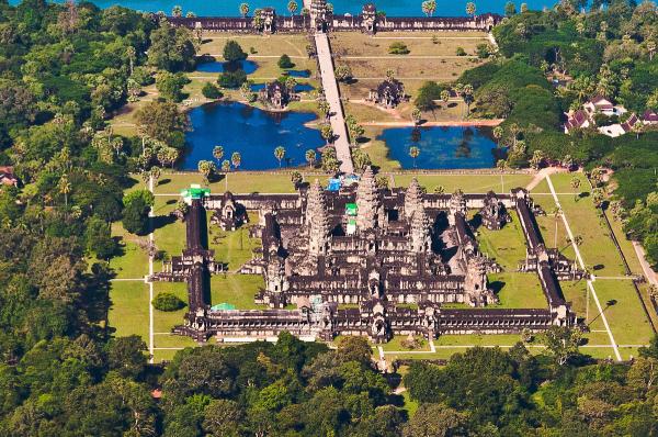 1200px-Angkor_Wat_Aerial_View_Siem_Reap_Cambodia_2011.jpg