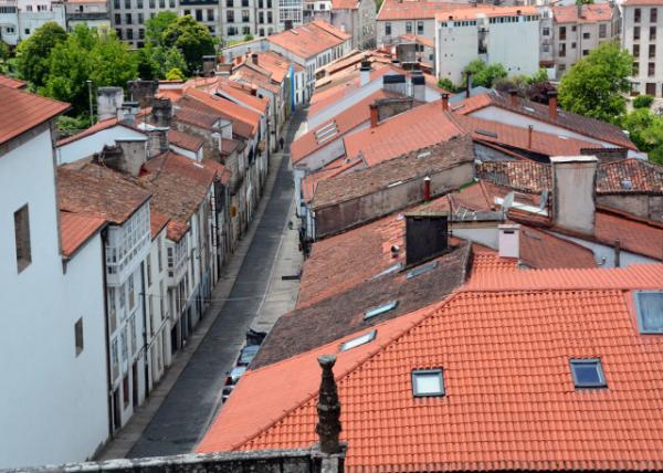 2024-06-15_166_High-angle View of the Street amidst Red-Roofs in town0001.JPG