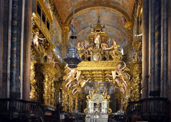 2024-06-15_72_Main Altar under an Enormous Baldachin w a Sumptuously Decorated Statue of St Ja.JPG