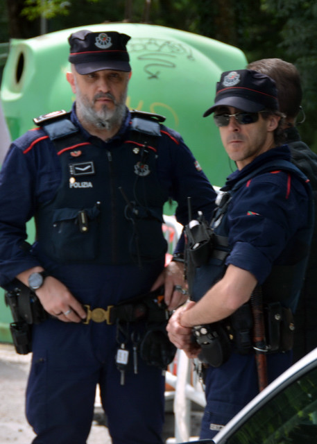 2024-06-16_18_Bilbao Policemen0001.JPG