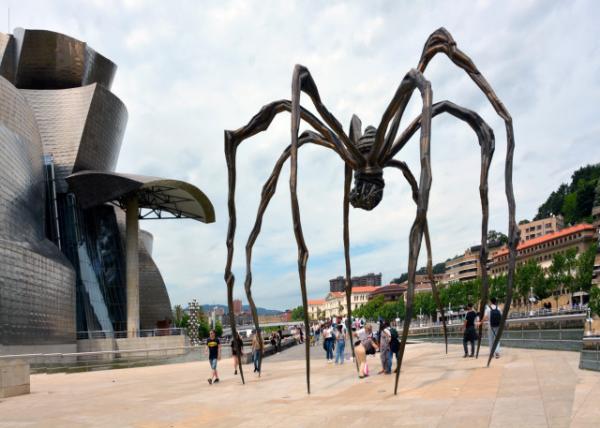 2024-06-16_09_Statue of Maman outside the Guggenheim Museum0001.JPG