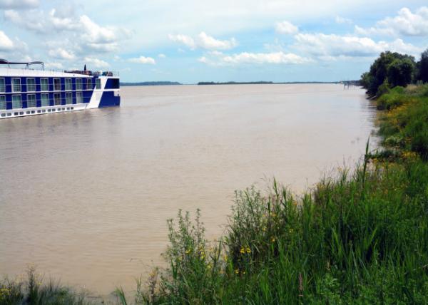 2024-06-17_16_Gironde Estuary_ a Navigable Estuary w Strong Tidal Currents &  the Largest Estuary in Western Europe0001.JPG