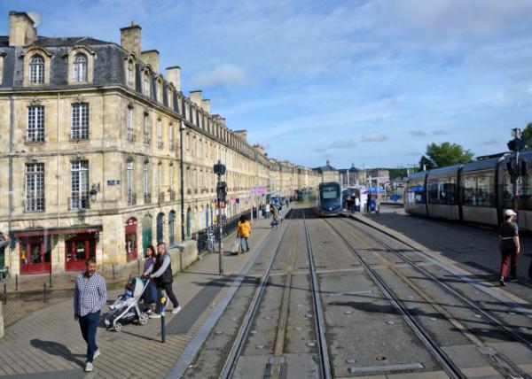 2024-06-17_05_Scheduled Facades of Richelieu Quay_ One of the Central Parts of the Shore of the Garonne River0001.JPG