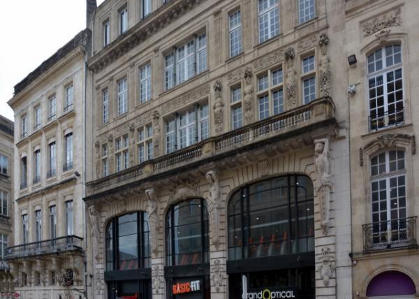 2024-06-17_17_Hotel Pichon w Marble Columns Adorned the Windows of the 3rd & 4th Levels0001.JPG