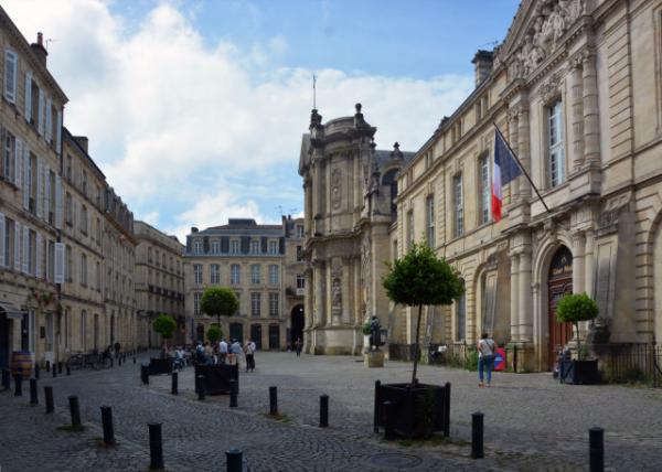 2024-06-17_20_Le Triangle d'or or  Golden Triangle as the Nickname to a Chic District of Bordeaux between the Alles de Tourny, the cours de l'Inte.JPG