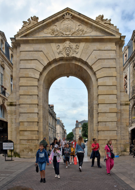 2024-06-17_33_Porte Dijeaux Built During the Mid-1700s in the Neoclassical Style0001.JPG