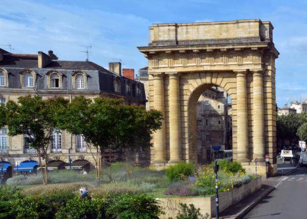 2024-06-17_32_Burgundy Gate Landmarking Roman-Style Stone Arch Built in the 1750s as a Symbolic Gateway to the City0001.JPG