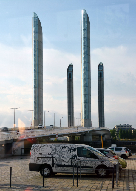 2024-06-17_38_Pont Jacques Chaban-Delmas w the 4 Upright Columns @ Both Ends of the Bridge0001.JPG