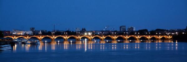 2024-06-17_43_Night View of Pont de Pierre0001.JPG