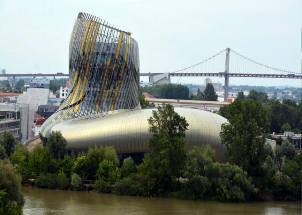 2024-06-17_71_View of the Cit du Vin_ a Futuristic Bldg Famous for Its Fine Wines-10001.JPG